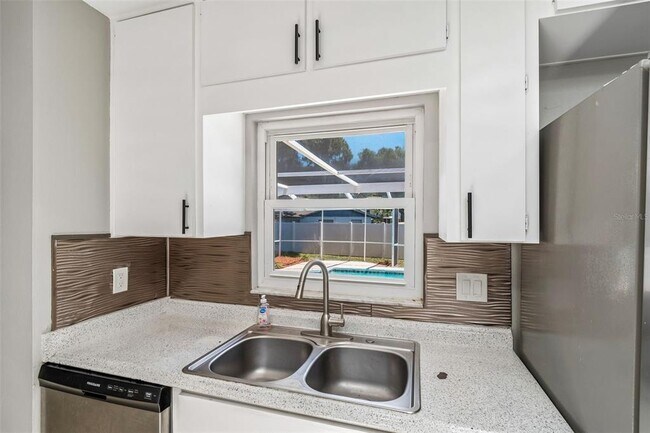 Building Photo - 7111 Gateway Ct