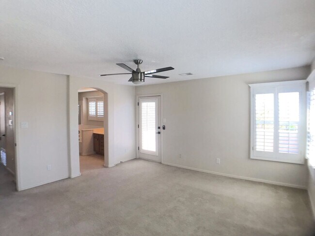 Building Photo - Don't Miss Out! Spacious 3 Bed, 2.5 Bath Home in Los Lunas – Open Layout & Prime Location