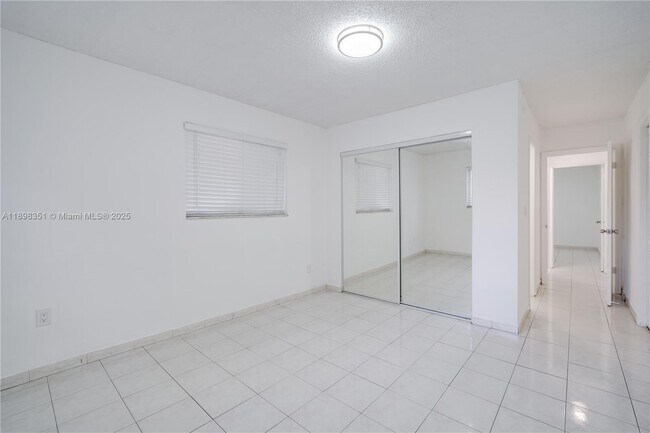 Building Photo - 3437 SW 25th St