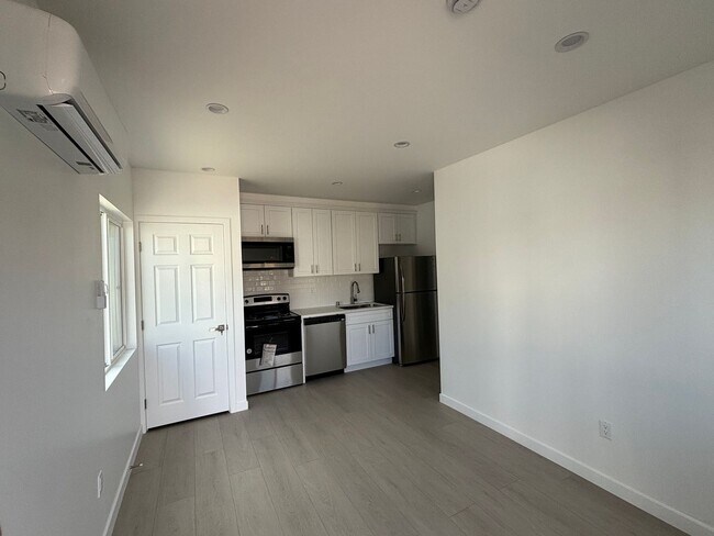 Building Photo - Eldora, 10313-10321 1/2