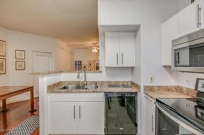 Building Photo - 3302 N 7th St