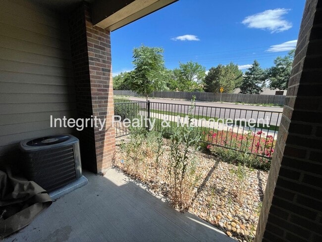 Building Photo - 598 E Dry Creek Pl