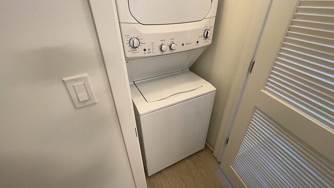 Building Photo - 359 W Superior St