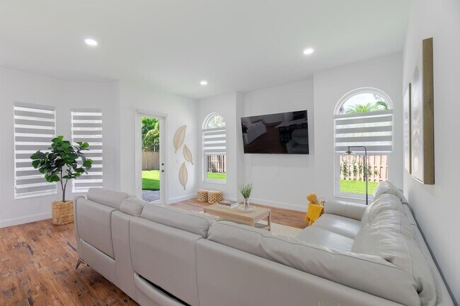Building Photo - 13590 Jonquil Pl