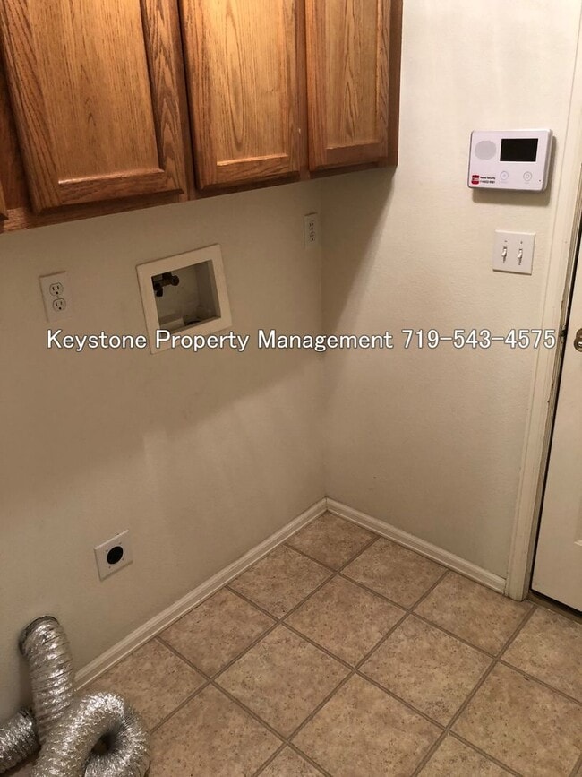 Building Photo - South side Domega Home 3 Bedroom/2 Bath/2 Car Garage $1850/$1850