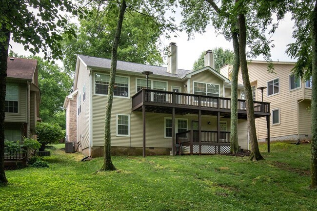 Building Photo - 5893 Woodlands Ave
