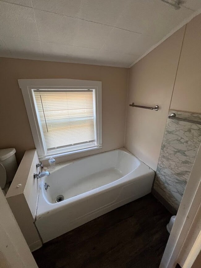 Building Photo - Charming 3 Bedroom 2 Bathroom House near RACC