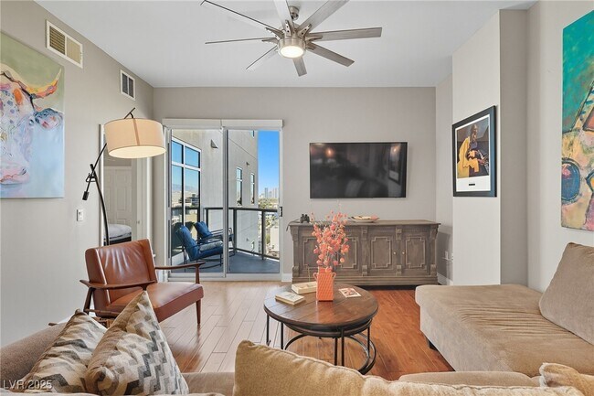 Building Photo - 150 S Las Vegas Blvd