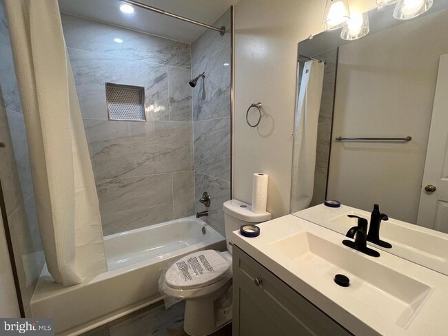 Building Photo - 8922 Royal Astor Way