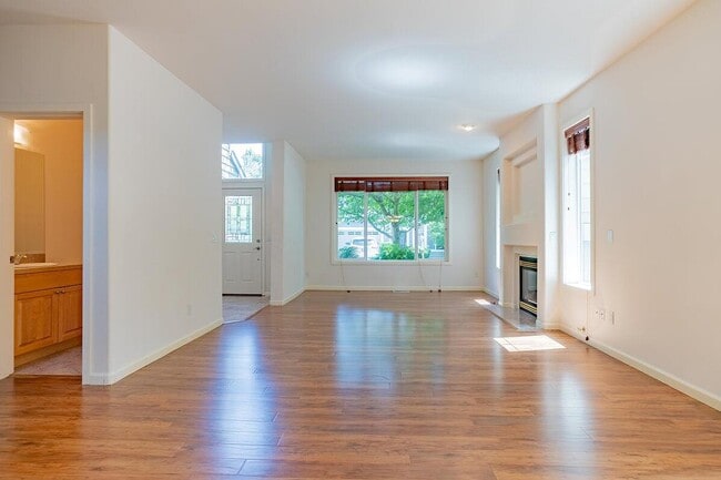Livingroom/dining room - 14176 SE 8th Street
