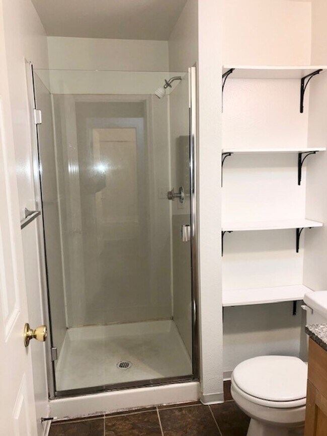 Building Photo - 2Bd/2Ba Kenmore Condo