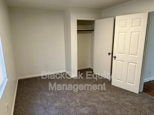 Building Photo - 1631 Longfield Ave