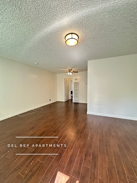 Building Photo - 526 S 1st Ave
