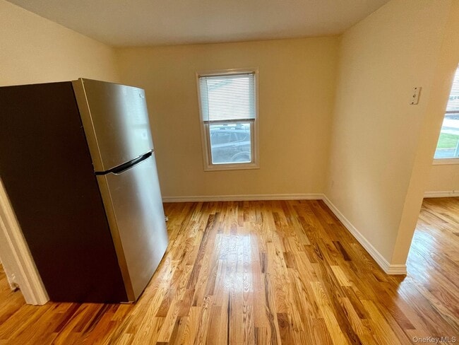 Building Photo - 105 Burtis St