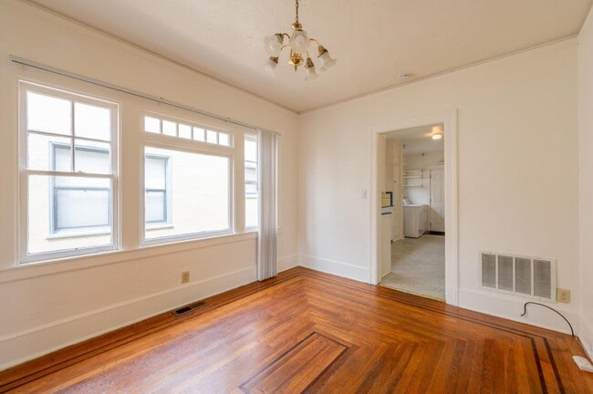 Building Photo - 241 Clay St