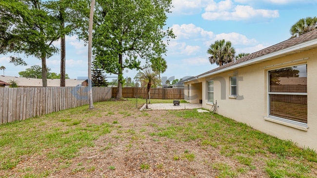 Building Photo - 1404 Edgewater Rd