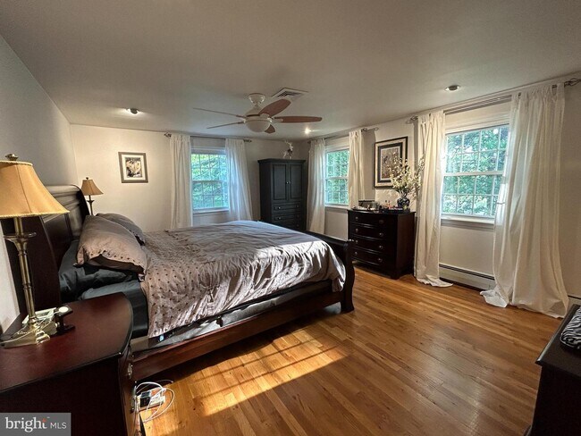 Building Photo - 5 Cedar Woods Dr