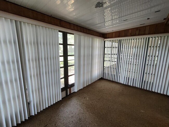 Building Photo - 9180 SW 101st Pl