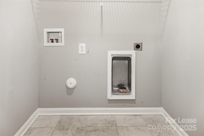 Building Photo - 2523 Grantham Place Dr
