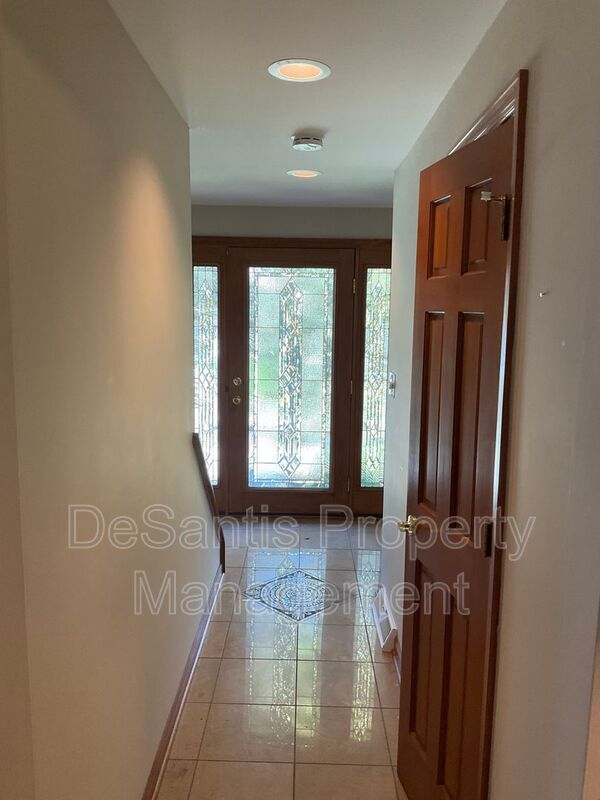 Building Photo - 471 Manordale Rd