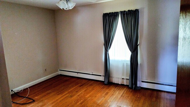 Building Photo - JARRETTSVILLE SINGLE FAMILY HOME ON WORKING FARM