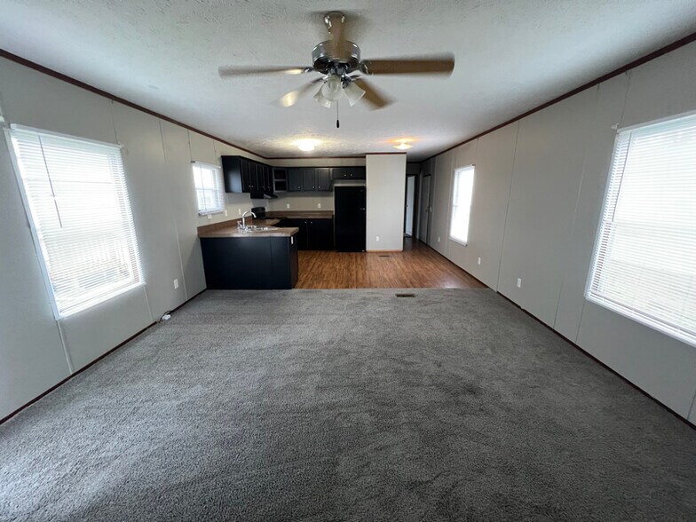 Primary Photo - 133 Burch St