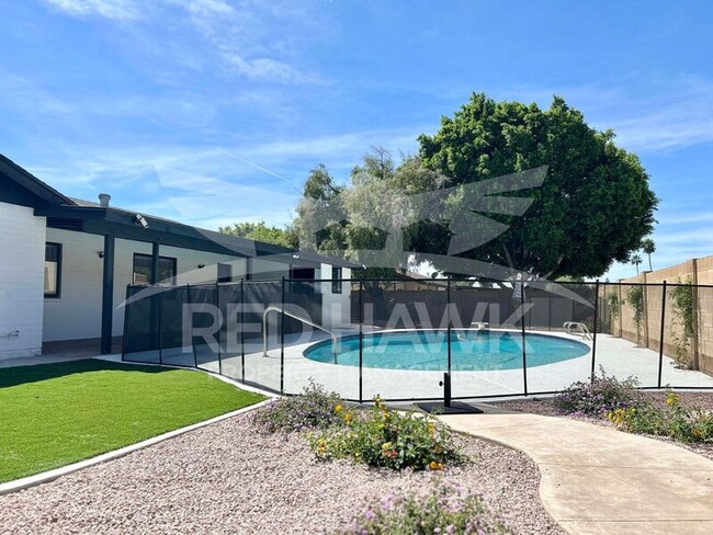 Building Photo - 2466 E Huber St