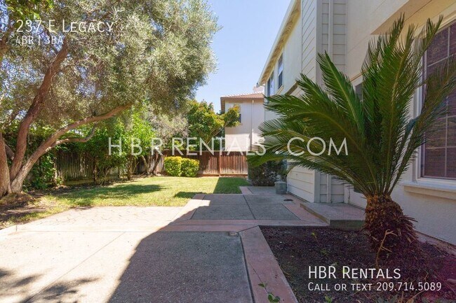 Building Photo - WICKLUND Village 4 Bedroom Home - Gated Dr...
