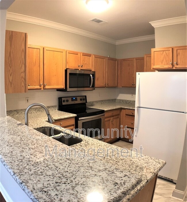 Building Photo - 710 E Boyd Dr