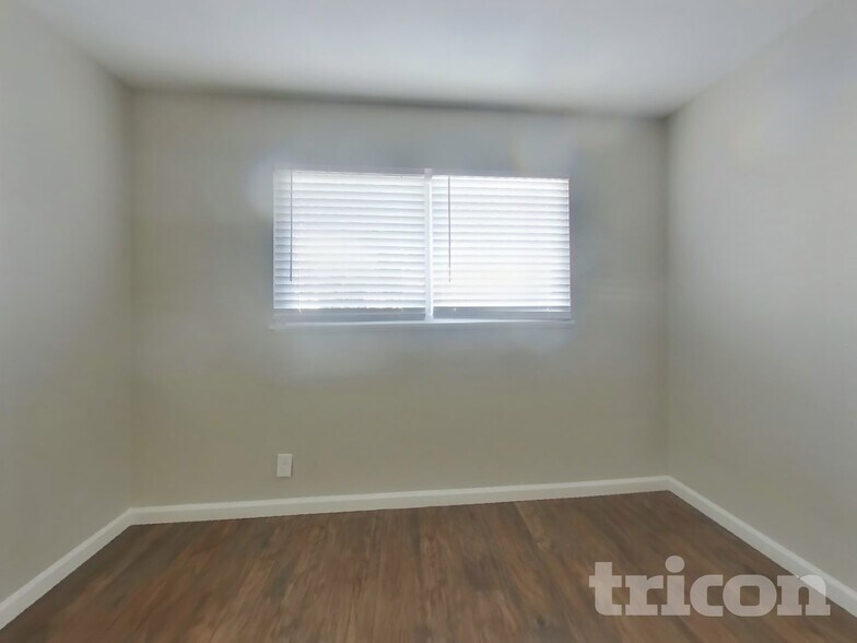 Building Photo - 916 Jacobsen St