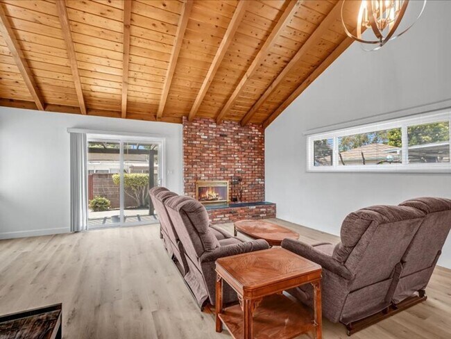 Building Photo - 4847 Ocana Ave