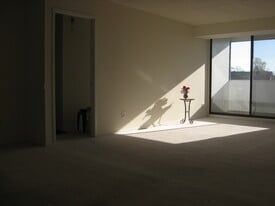 Building Photo - 5911 Edsall Rd., APT #705