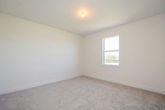 Building Photo - 4385 SW 123rd Ln