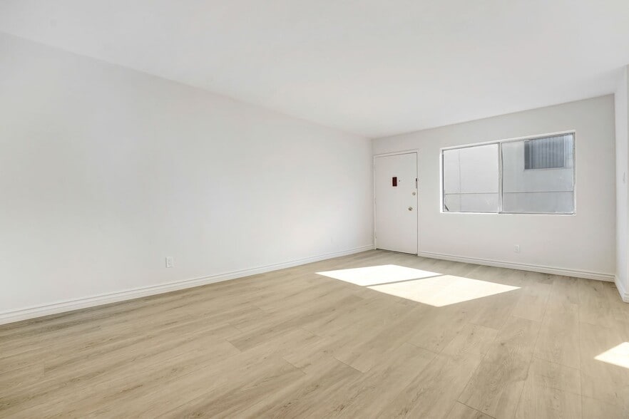 Building Photo - 1550 S Saltair Ave