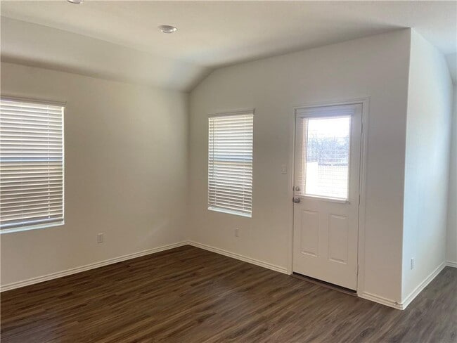 Building Photo - 1420 Chad Dr