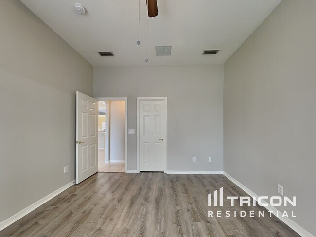 Building Photo - 5547 Braddock Dr