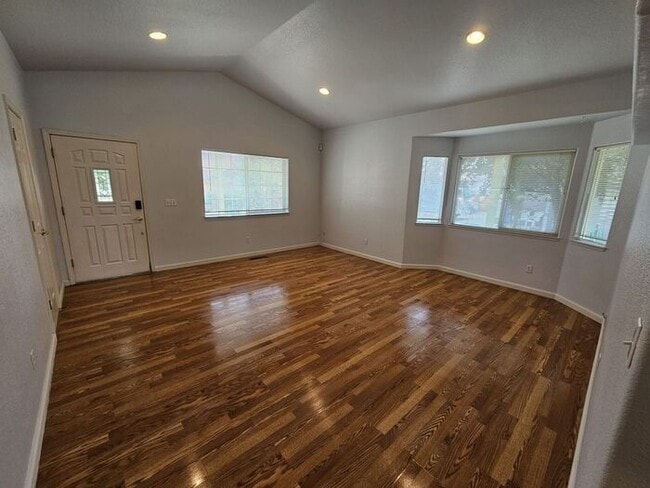 Building Photo - 3 bed 2 bath 2 Car Garage Cimarron Community Home FOR RENT!