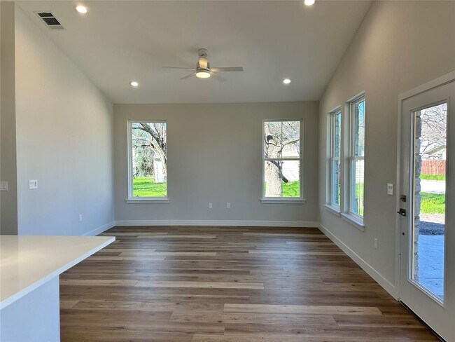 Building Photo - 1115 Neches St