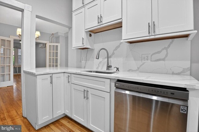 Building Photo - 747 Kentucky Ave SE