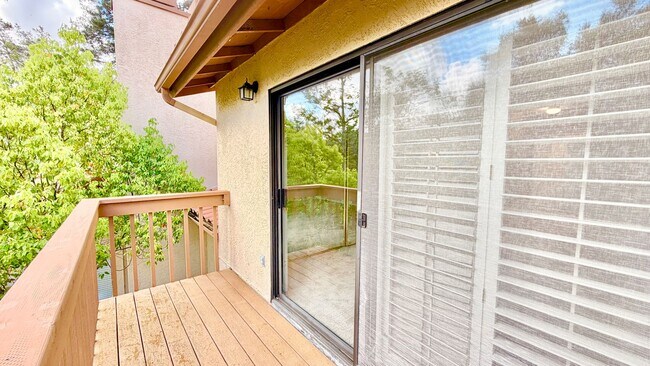 Building Photo - Beautifully Updated Two-Story Townhome on the Pala Mesa Golf Course in Fallbrook!