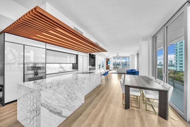 Building Photo - 1300 Monad Ter