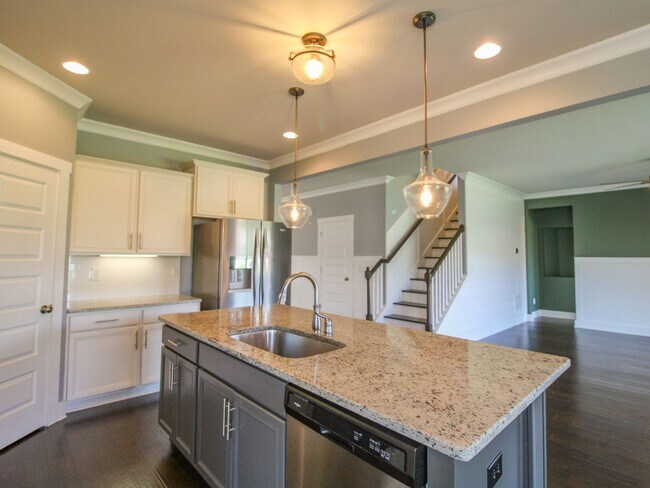 Building Photo - Great Location near Edgewater and Toyota F...