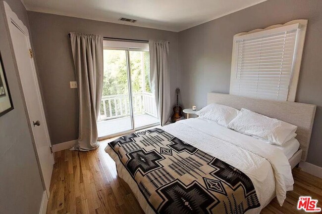 Building Photo - 2232 Allesandro St