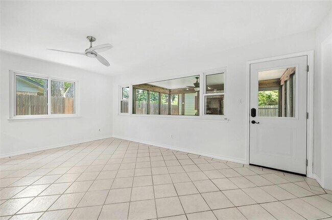 Building Photo - 10255 Missel Thrush Dr