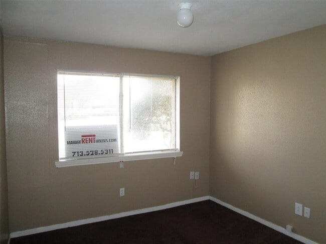 Building Photo - 3368 Burke Rd