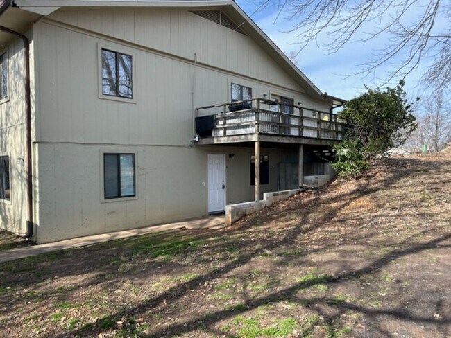 Building Photo - 3 BEDROOM 2 BATH APARTMENT FOR LEASE IN CARL JUNCTION-$995.00 RENT-$995.00 DEPOSIT