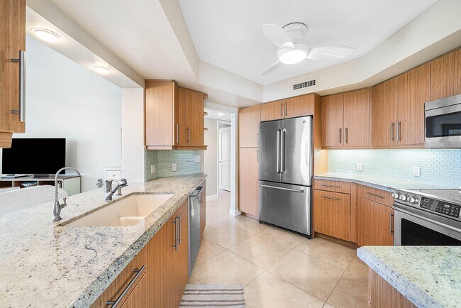 Building Photo - 120 S Ocean Blvd