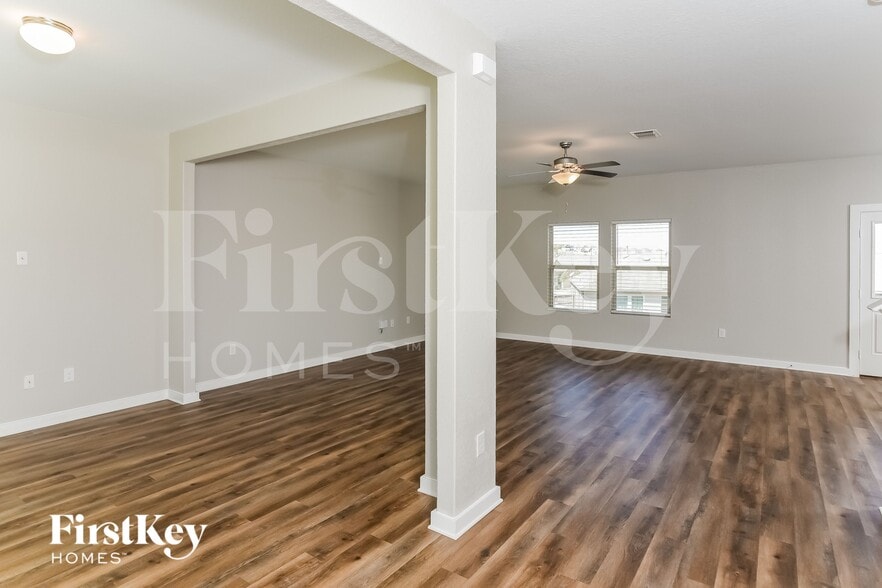 Building Photo - 2423 Valencia Crst