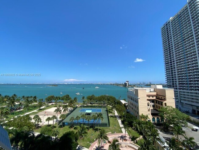 Building Photo - 1750 N Bayshore Dr
