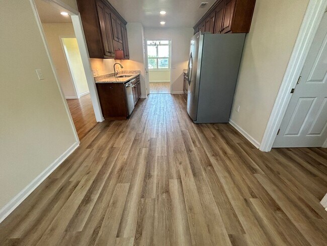 Building Photo - 100 W Heron Ct